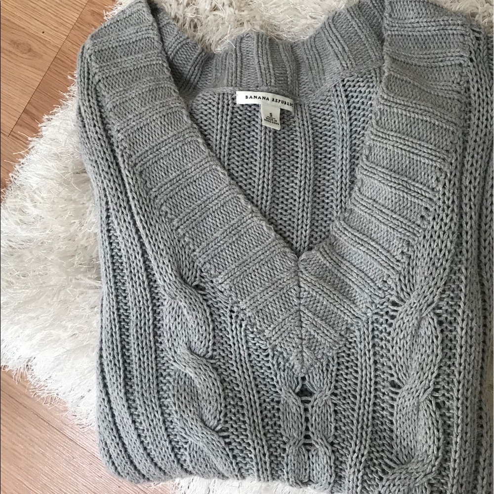 Banana Republic women’s cable-knit sweater